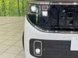 【LEDヘッドライト】悪天候や夜間走行時も良好な視界を確保し安心して運転できる高輝度LEDヘッドライトを装備!点灯速度が早く、消費電力も抑えられています。