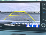 カラービジョンとガイド線で見やすい視点切替式のバックモニター。