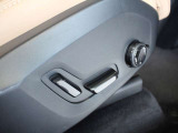 運転席は左右ともパワーシートとなっています ボタンをスライドさせることで直感的に操作可能です