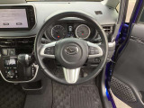 運転しやすいハンドル周りです。