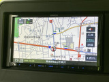 道路や周辺施設が地図上に表示され、現在地周辺の位置関係を確認しやすい画面です。広域表示や詳細表示も選べるため、目的地までの道順を調べる際に便利。お出かけ時のルート確認に役立ちます。