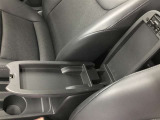 コンソールボックスや、収納スペースが多彩なお車です