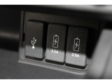 ナビ連携と充電用USBが合計3口と便利に使えます。