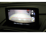 バックモニターがあれば車庫入れ時など、後ろが確認できて安心です。運転に自信がない方にはおすすめの装備です。ただし、バック時目視での確認も忘れずに。