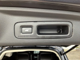 運転席とリアゲート本体に開閉スイッチを装備し、とても便利な電動リアゲート!