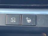 【リモート機能つきアドバンストパーク】専用スマートフォンアプリの使用で、車外から遠隔駐車・出庫が可能な先進機能。広い場所で乗り降りしたい時に便利です♪