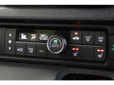 フルオートエアコンを装備。車内の温度設定だけでなく空気清浄や脱臭などの効果を発揮して車内は快適空間♪