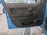 パワーウィンドウのスイッチですよ。運転席に居ながら窓を開け閉めのコントロールできます。