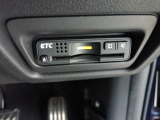 ETC付。高速道路の料金所はキャッシュレスで通過です。サービスエリア等にあるスマートインターの出入りも利用可能でとっても便利。ご納車後すぐにお使い頂けるようセットアップしてのお渡しとなります。