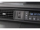 スマートフォンなどの音楽再生が可能なUSB接続ジャック装備車両です♪♪♪