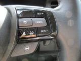 Hondaセンシングの機能のひとつ、アダプティブクルーズコントロール付!アクセルから足を離しても設定したスピードと前車との車間を保ち走行してくれます!車線維持もアシスト☆高速道路で疲労軽減ですね☆