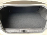 普段のお買い物や通勤、送迎等に十分な荷室スペースを確保しております。