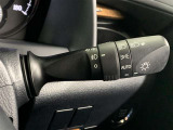 車外の明るさによって自動で点灯・消灯するオートライトも搭載