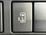 【パワースライドドア】スマートキーや運転席のスイッチでスライドドアの開閉が可能♪電動だから力を入れてドアを開ける必要が無く、小さいお子様でも、重い荷物を持っている時もラクに開け閉めできます♪