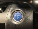 エンジンスタートスイッチです。キーが車内にあれば、エンジンの始動や停止はスイッチを押すだけ!キーを取り出す手間を省き、ワンプッシュで操作できるので簡単でスムーズです。