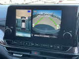 空から車を見たような「アラウンドビューモニター」!車の周りが一目で確認できるので、小さなお子様や障害物があっても安心して乗ることができます。
