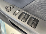 【電動格納ミラー】サイドミラーは電動格納式となっており、狭い駐車場でもキズがつくリスクを抑えられます。