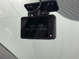ドライブレコーダー装着車両です