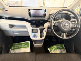 見易い計器類と運転し易いドライビングポジションは、視角も少なく前方&左右の見切りが良く運転し易いクルマです