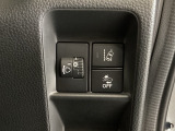 ハンドルの右側にはヘットライトリベライザーとHondaセンシング用のメインスイッチがついています。ヘッドライトリベライザーは道路状況や積荷の加重に応じてライトの高さを調節できます。