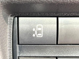 【パワースライドドア】スマートキーや運転席のスイッチでスライドドアの開閉が可能♪電動だから力を入れてドアを開ける必要が無く、小さいお子様でも、重い荷物を持っている時もラクに開け閉めできます♪