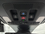 電動パノラミックサンルーフの操作ボタン。緊急時などにオペレーターを呼び出すHonda CONNECT対応