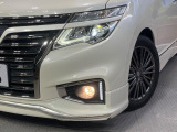 【LEDヘッドライト】悪天候や夜間走行時も良好な視界を確保し安心して運転できる高輝度LEDヘッドライトを装備!点灯速度が早く、消費電力も抑えられています。