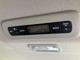 後部座席用の空調コントロールパネル。前だけでなく後ろもオートで調整出来ます★