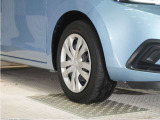 ◆純正ホイール装着車◆シンプルなデザインのホイールキャップ付きです。