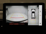 パノラミックビューモニターを装備。駐車場や交差点でクルマを真上から見るように周囲を確認できます。機能の詳細は販売店スタッフまでおたずねください。