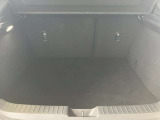 大きな間口で荷物の出し入れも楽々出来ますよ!ハッチゲートは、雨の日にも便利に使えますよ