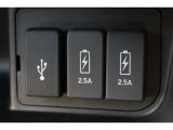 USBジャックも搭載。車内で音楽再生だけではなくスマートフォン等の機器へ充電可能です♪