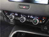 ◆オートエアコン装備◆ お好みの温度を設定をするだけで、後は、自動で風量を調節してくれます!快適にドライブが楽しめます。
