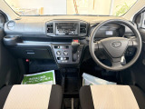 見易い計器類と運転し易いドライビングポジションは、視角も少なく前方&左右の見切りが良く運転し易いクルマです