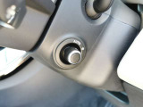 【電動コラム:MOP価格 22,000円】シートメモリーと合わせて使用すると複数人運転する場合は、お好きなポジションを記憶する事ができます。細かな調節も可能なため、ストレスなく運転が出来ます。
