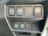 ハンドル右奥には各種設定スイッチがあります。運転者がスッと手を伸ばせば操作できので便利です。
