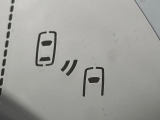 【ブラインドスポットモニター】走行中、ドアミラーの死角になりやすい箇所に後続車が接近するとサイドミラーのレンズに警告を表示!ドライバーに注意喚起をしてくれます。