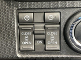 【両側パワースライドドア】スマートキーや運転席のスイッチで後席両側スライドドアの開閉が可能♪電動だから力を入れてドアを開ける必要が無く、小さなお子様でも簡単に開け閉めでき快適です♪