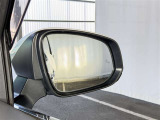 【ブラインドスポットモニター】車両の後方や隣車線をレーダーで検知し、ドアミラーの死角にいる車両や急接近車両を警告します。