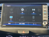FM・AMのほか、CD/DVDやテレビ、iPodなどの選択肢が並ぶオーディオメニューです。画面から使いたい音源を選べるため、日々の移動中も好みに合わせて活用できます。