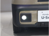 フォグライトも明るいLEDライトです。夜間運転時・雨天時・濃霧時と視界の確保を補助してくれます!見た目もクール!