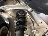 お車を安心してお乗りいただく為には、足回りの定期点検が欠かせません。サービスサポート(有償保証)では無料点検もご提供しており、安心のカーライフをお過ごしいただけるサポート体制が整っています。