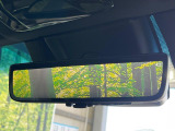 【デジタルインナーミラー】後席の大きな荷物や同乗者で後方が確認しづらい時でも安心!カメラが撮影した車両後方の映像をルームミラー内に表示。クリアな視界で状況の確認が可能です!
