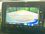 【バックカメラ】駐車時に後方がリアルタイム映像で確認できます。大型商業施設や立体駐車場での駐車時や、夜間のバック時に大活躍!運転スキルに関わらず、今や必須となった装備のひとつです!