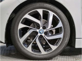 アウトバーンの走行を見据えたBMWの足回りは高い走行性能にこだわりが御座います。