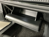 【グローブボックス】収納スペースが沢山あるので車内が散らからずに助かります。ちょっとした物を入れるのにいいですね♪
