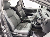 高いホールド性で運転姿勢が安定します。長距離ドライブでも疲れにくいのが魅力です。