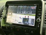 テレビ番組を画面で視聴できる装備で、停車中の待ち時間も映像を楽しめます。番組情報も画面上で確認でき、休憩中など車内で過ごす時間を、ゆったりと楽しみたい方に便利です。