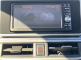 テレビ番組を画面で視聴できる装備です。運転者は安全のため停車中にお楽しみください。お出かけ先での休憩時間など、車内で過ごすひとときにも活用できます。