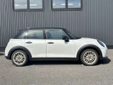 MINI正規ディーラーならではの品質の高い認定中古車を常時20台以上展示しております。
